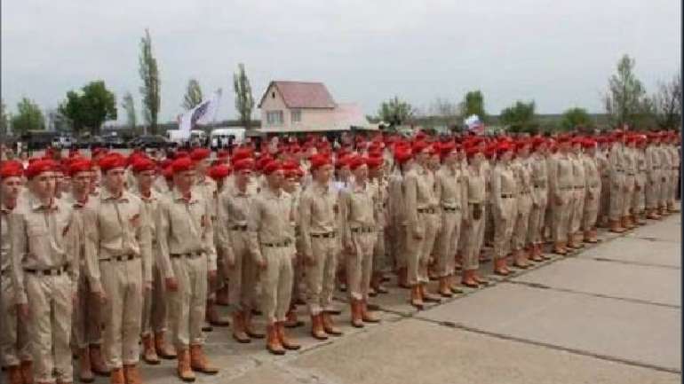 200 юнаків Донеччини присягнули на вірність Путіну