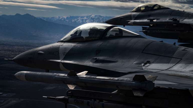 Постачання Україні F-16 буде "дорогим задоволенням"