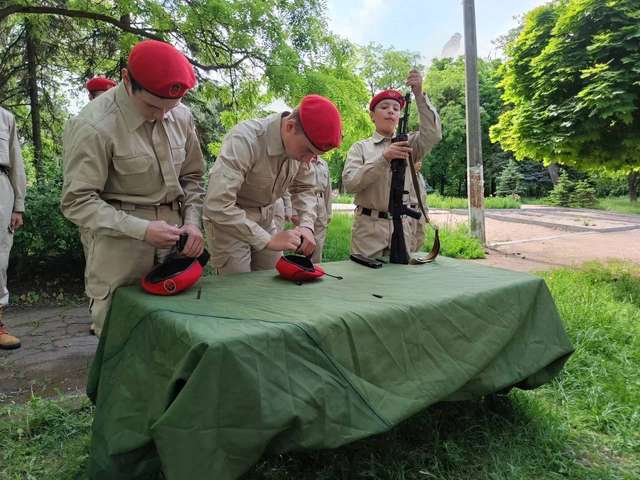 Кремль готує нову партію «гарматного м'яса» з юних маріупольців_1