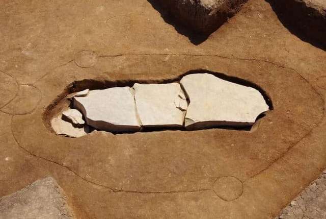 Японські археологи збираються розкрити таємничу гігантську труну, якій майже 1900 років_2
