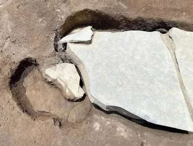 Японські археологи збираються розкрити таємничу гігантську труну, якій майже 1900 років_4