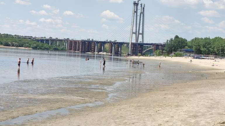 Рівень Дніпра у Запоріжжі впав до критичної позначки