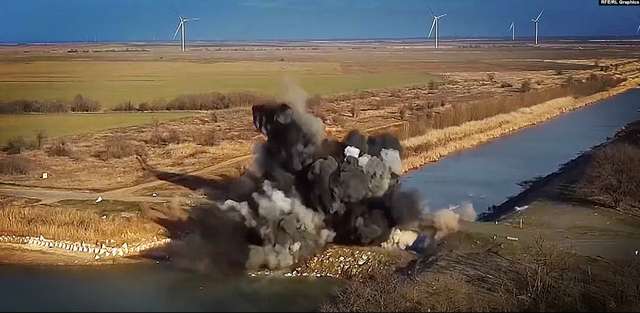 Підрив російськими військами греблі на Північно-Кримському каналі на Херсонщині в перший день повномасштабного вторгнення Росії в Україну, 24 лютого 2022 року