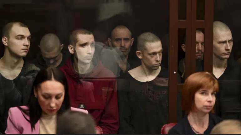 На росії влаштували показове судилище над полоненими «азовцями»