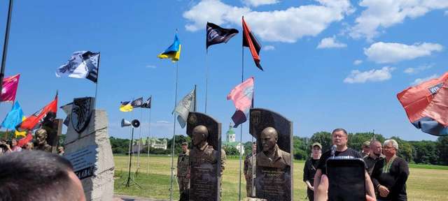 «Герої не вмирають!..»: у Холодному Яру відкрили меморіал українським добровольцям_6