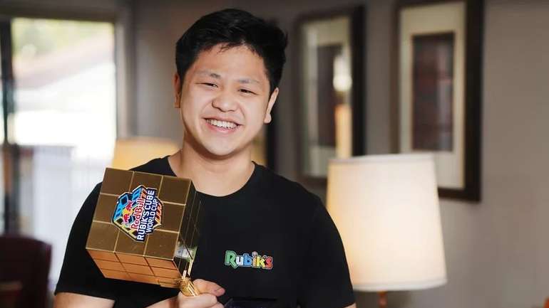Юнак з діагнозом аутизм встановив світовий рекорд зі збирання кубика Рубіка