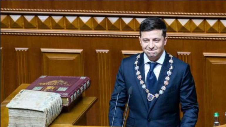 Текст Конституції України, розміщений на сайті ВРУ, ніколи як Основний Закон не ухвалювався