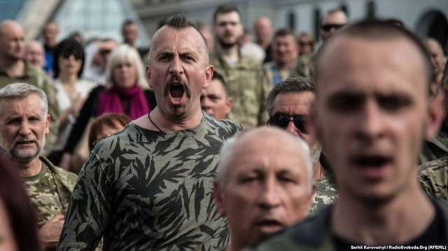 Дев'ять років тому в бою з російським агресором загинув соліст Паризької опери Василь Сліпак_1