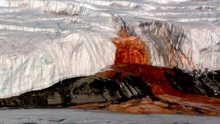 Розкрита таємниця кривавого водоспаду