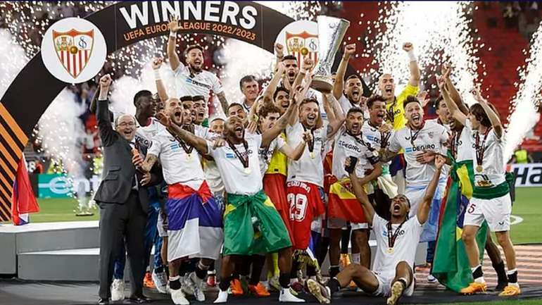 Тріумфатор Ліги Європи виставив на трансфер усіх футболістів