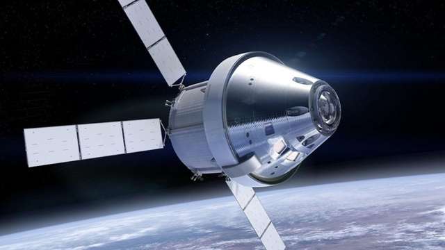 Космічний апарат Orion у космосі.
