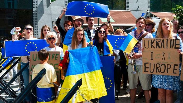 Прості європейці готові й надалі всіляко підтримувати Україну