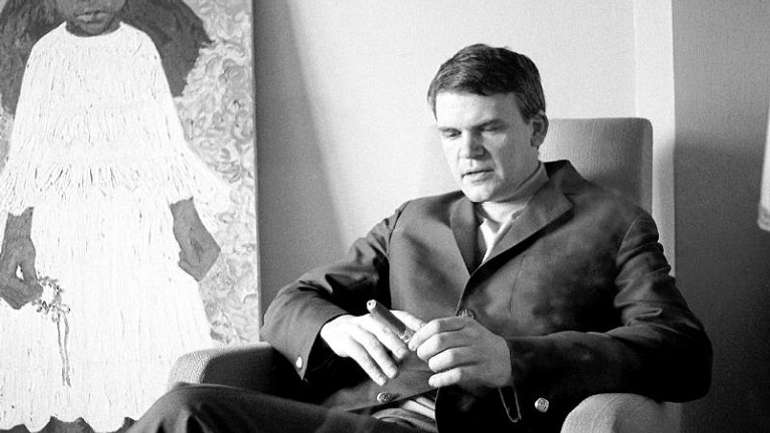 Якщо хочуть знищити народ, у нього забирають пам'ять, – Мілан Кундера