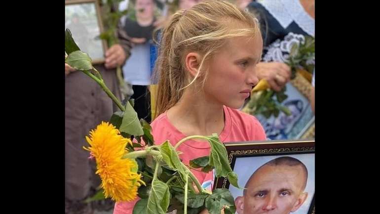 В Україні історії героїв важко відділити від історій шобли, через яку вони змушені ставати героями.