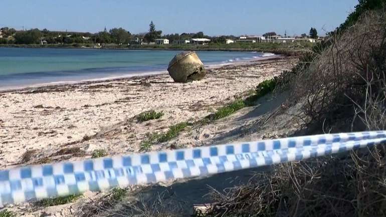 Таємничий об'єкт на австралійському пляжі міг впасти з космосу