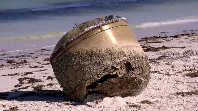 Таємничий об'єкт на австралійському пляжі міг впасти з космосу_2