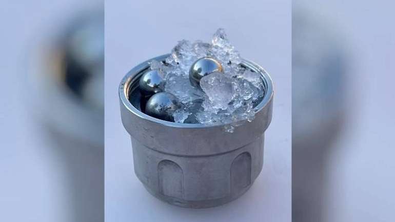 Британські хіміки створили новий тип льоду у лабораторії