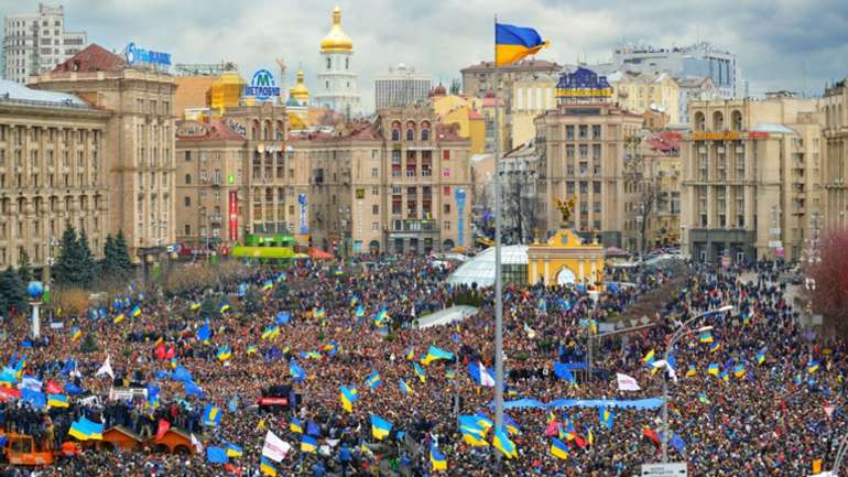 Здвиг еліт: в Україні цвіт нації поза владою, на Росії – бандити при владі