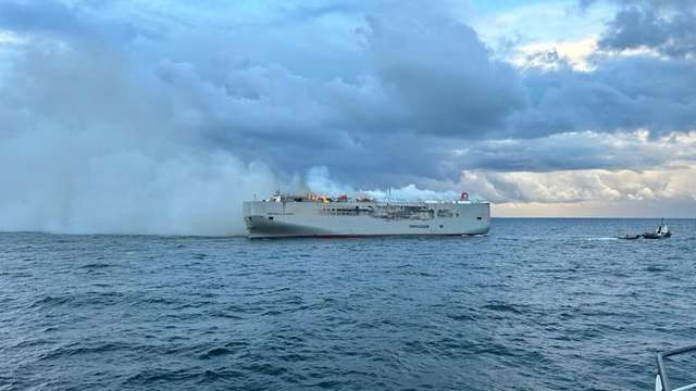 У Північному морі палає пором із 2856 автомобілями на борту_1