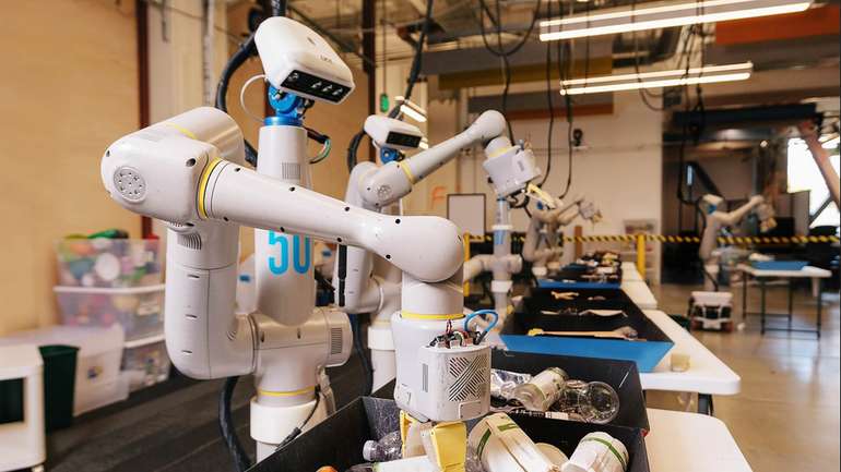 ШІ Robotics Transformer 2 від Google навчить роботів прибирати сміття