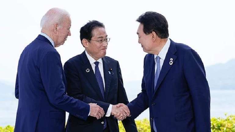 Байден зустрінеться з лідерами Японії та Південної Кореї