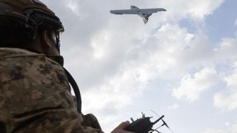 Україна платить людьми за відсутність дронів в армії
