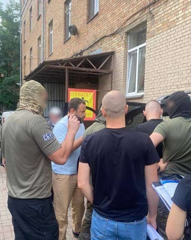 Правоохоронці проводять обшуки у Дубінського_3