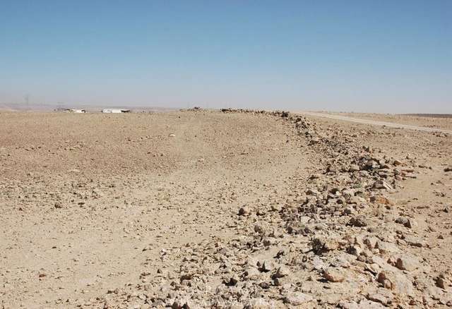 Хто і навіщо збудував 150-кілометровий мур посеред Йорданської пустелі?_2
