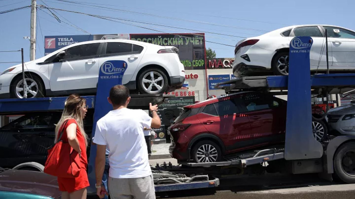 Американські автівки потрапляють до росії через Вірменію