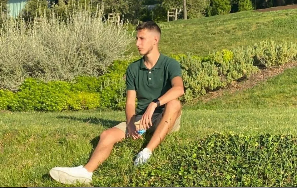 «Друзям – все, ворогам – закон». Син "Слуги народу" Олени Копанчук виїхав з України й не повернувся