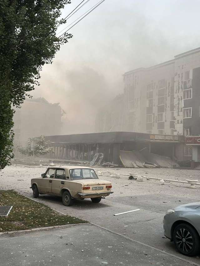 Росіяни знову завдали удару по цивільному об'єкту на Донеччині_3