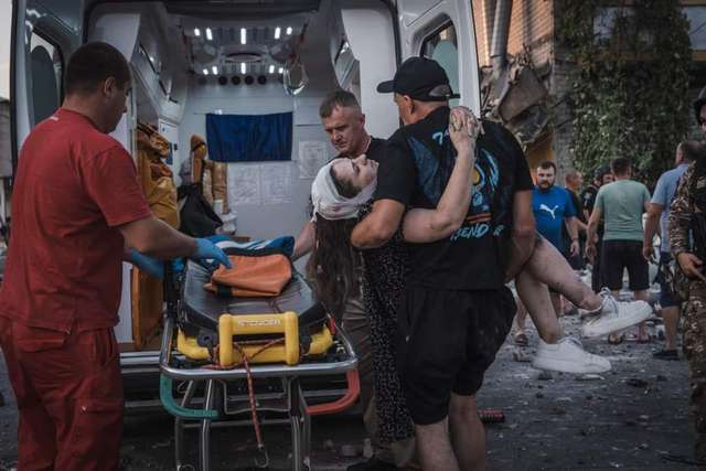 Росіяни знову завдали удару по цивільному об'єкту на Донеччині_1