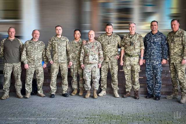 Українські генерали обговорили контрнаступ з колегами з США та Британії_2