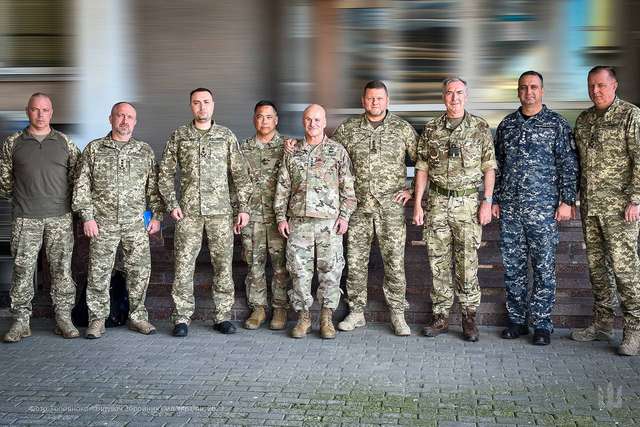 Українські генерали обговорили контрнаступ з колегами з США та Британії_1