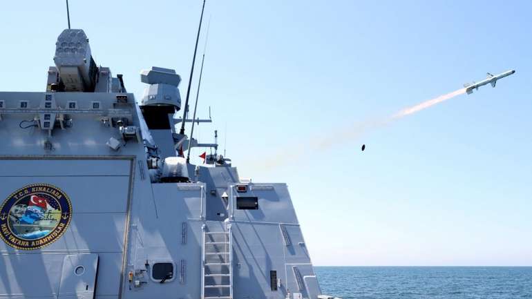 Пуск Atmaca з TCG Kinaliada (клас Ada) у 2020 році
