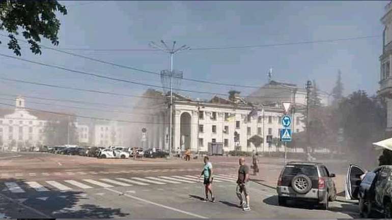 російські окупанти знищили драмтеатр у Чернігові
