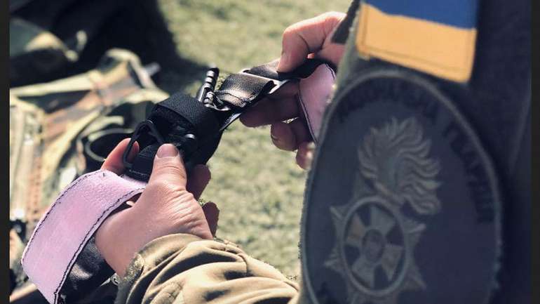 Іде десятий рік війни.