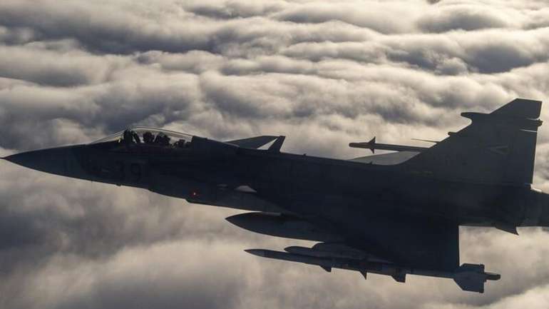 Швеція вивчає питання надання Україні винищувачів Gripen