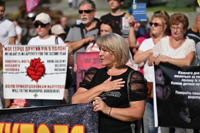 Родини прикордонників Маріуполя вимагають визволити їхніх близьких із неволі