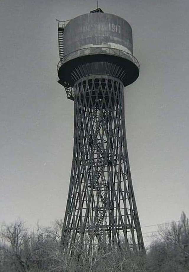 Водонапірна вежа Шухова  у Полтаві, споруджена у 1913-му й демонтована у 2002-му році