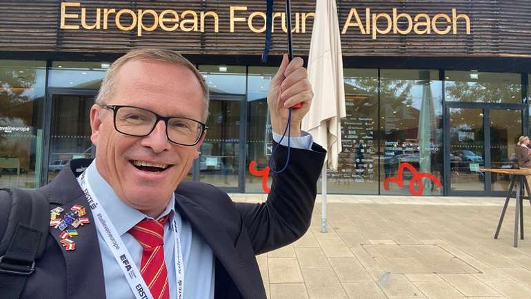 Євродепутат пропонує глобальну деконструкцію