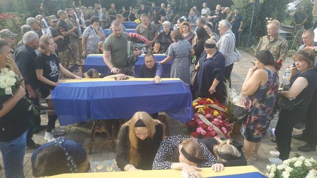 У Полтаві прощаються із загиблими на Донеччині екіпажами Мі-8