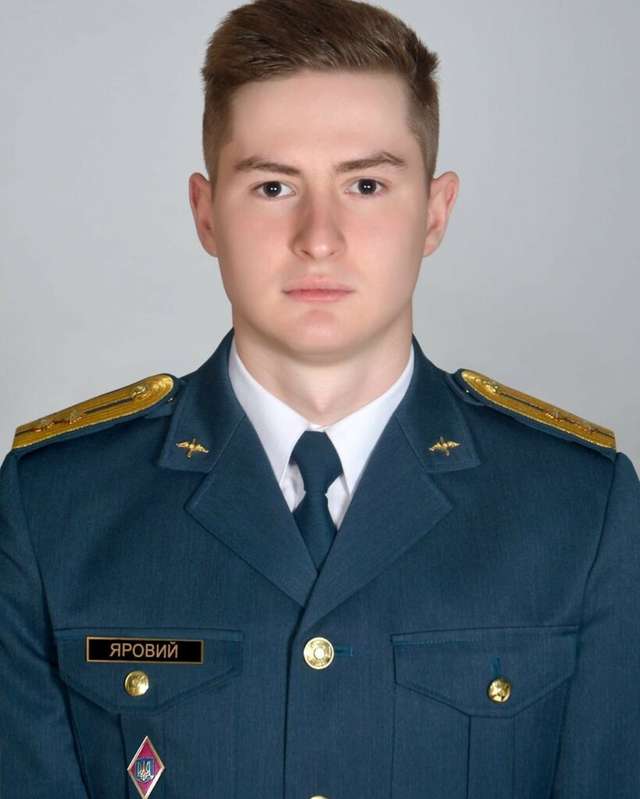 У Полтаві прощаються із загиблими на Донеччині авіаторами_3