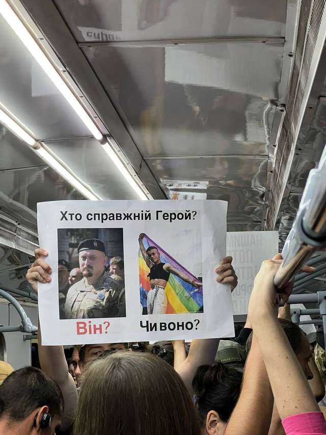 Українська молодь провела націєзахисну акцію у Харкові_1