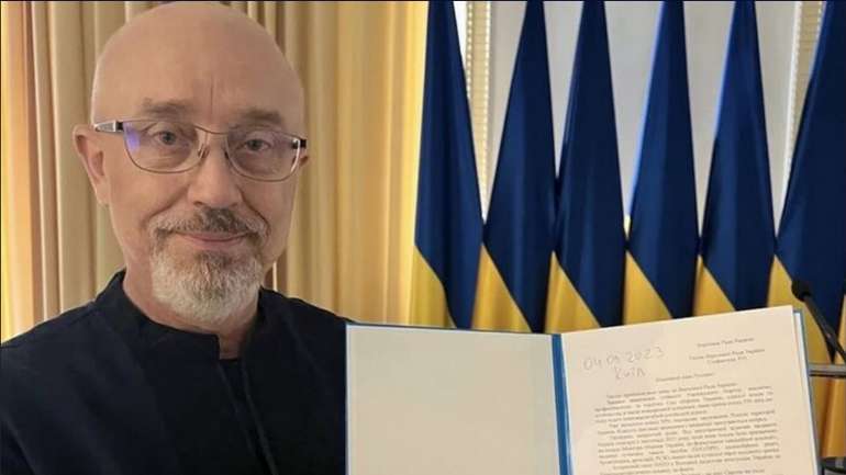 Яйцев та Умєров подали у відставку