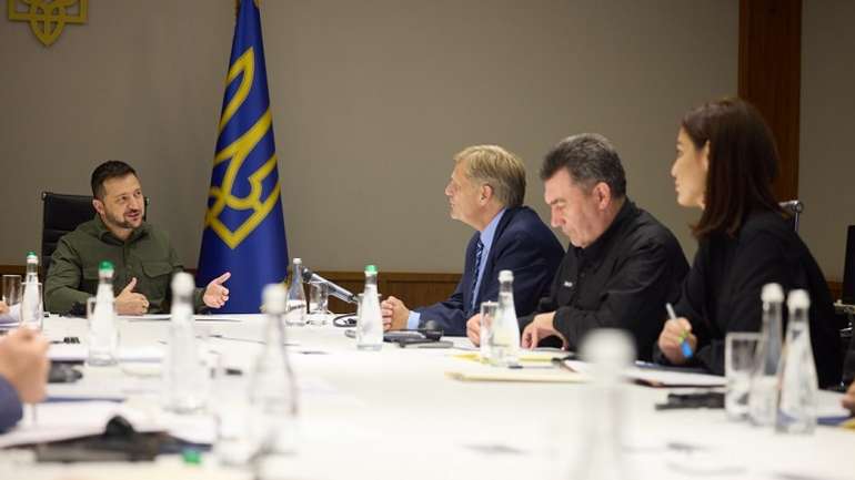 Офіс Президента визнав, що згодовує українцям кількамільярдну пропаганду