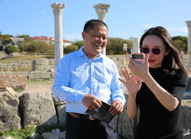 Китайські загарбники навідалися в окупований росіянами Крим_1