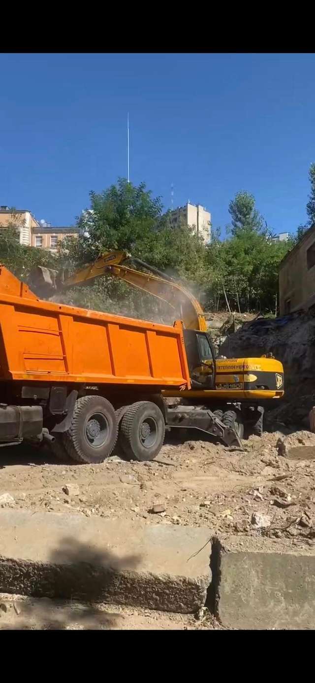 У Києві забудовники знищують територію Олександрівської лікарні_3