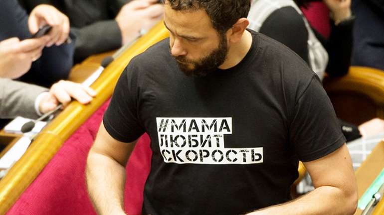 Народні депутати, урядовці та судді не хочуть показувати свої статки
