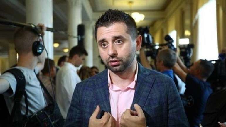 На українську культуру — крихти, на псів режиму — мільярди